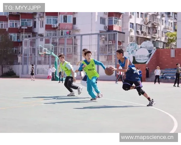 以运动场为中心，探讨体育设施对社区文化建设与青少年成长的积极影响